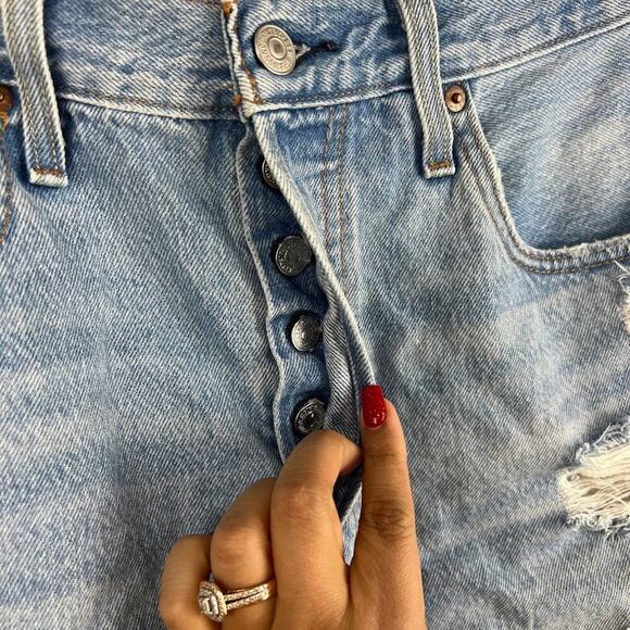 Levi 501 cut off distressed shorts button fly size 31 - Picture 4 of 8